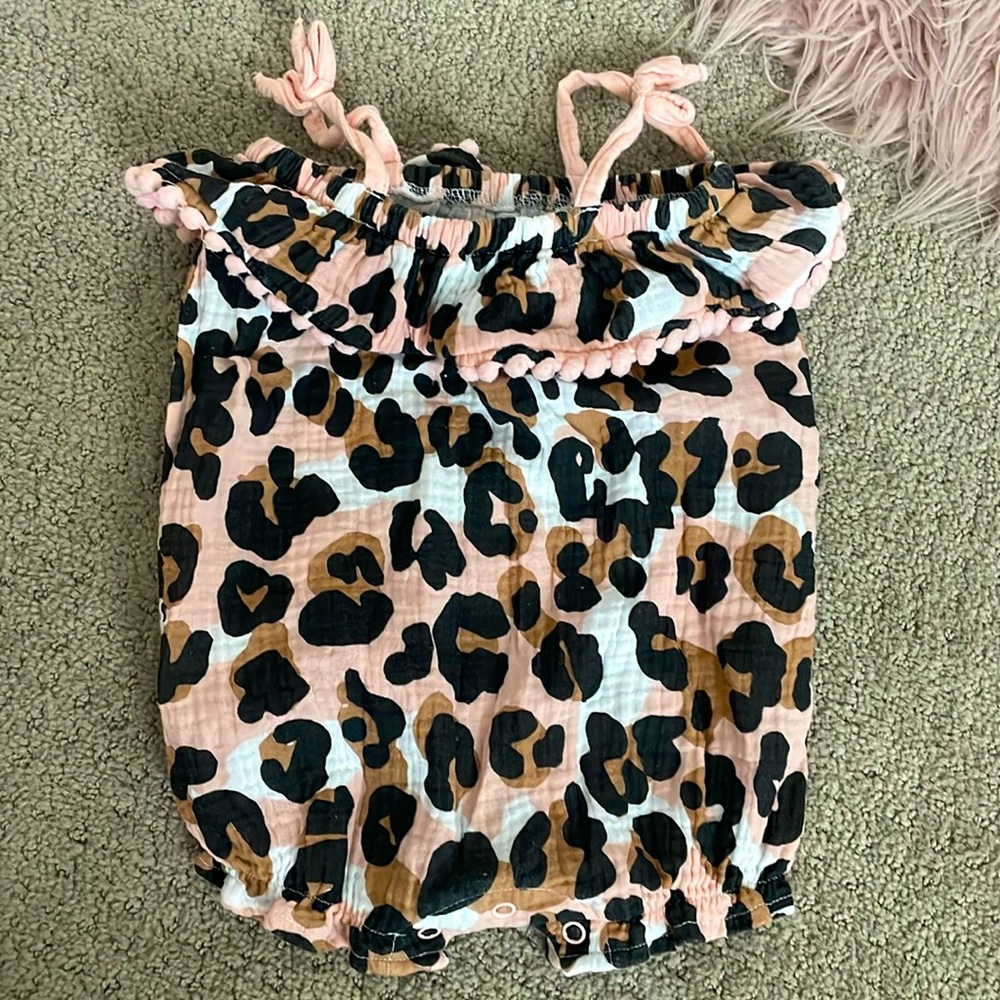 Mud Pie bubble romper leopard print size 6-9m.